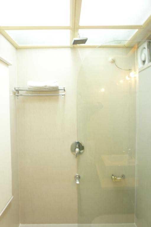 Hotel Surya Prime Kota  Δωμάτιο φωτογραφία